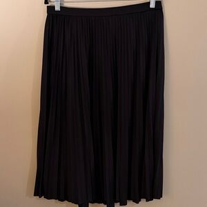 White House Black Market Elegant Black Pleated Skirt Size Medium
